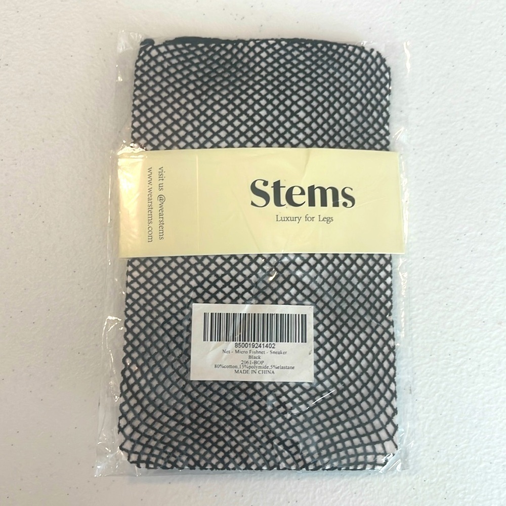 NWT Stems Luxury for Legs Ultra Soft Fishnet Sneaker Socks NWT